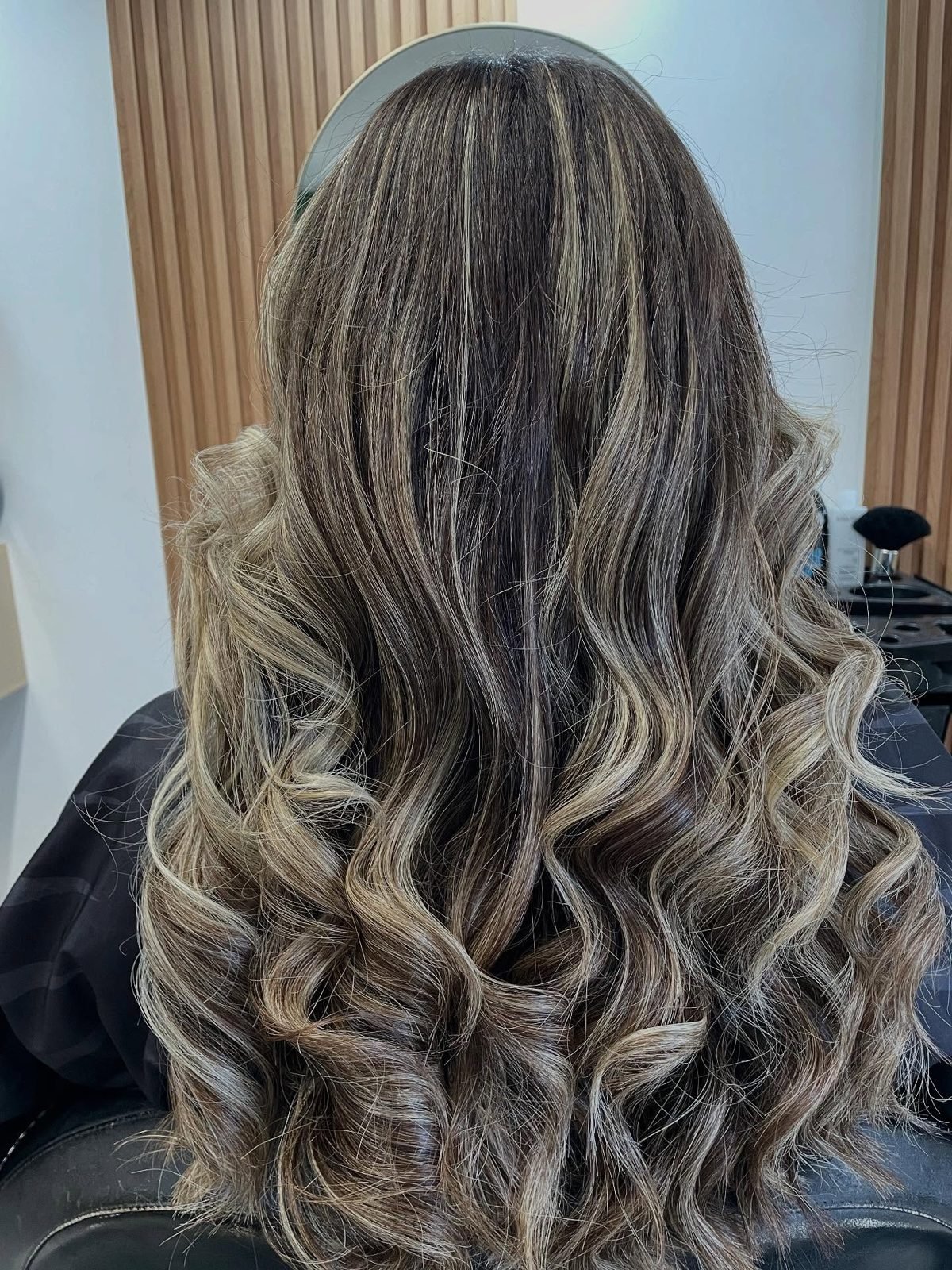 Balayage rubio con ondas