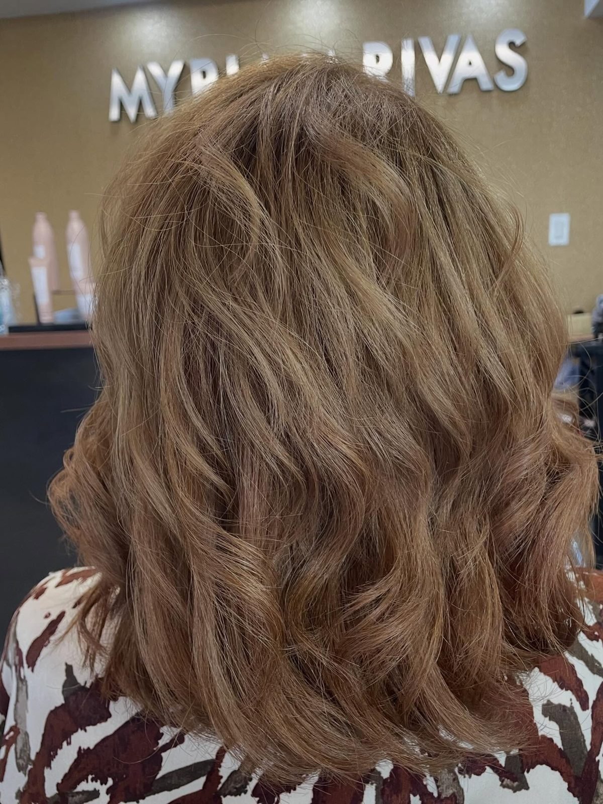 Color miel con ondas